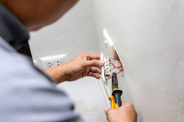 Best Circuit Breaker Repair  in Weyauwega, WI